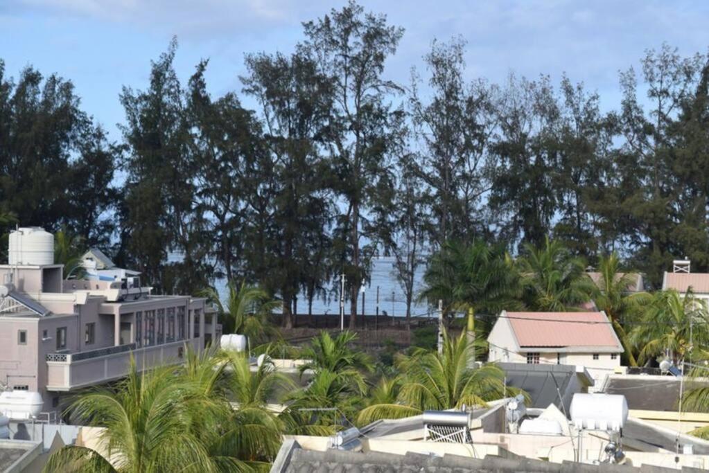 Westside Holidays Flic En Flac Beach Экстерьер фото